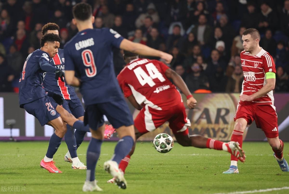 利物浦险胜巴黎，奔向半决赛