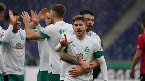 关于不来梅球员奋力拼抢，赢下一场胜利的信息