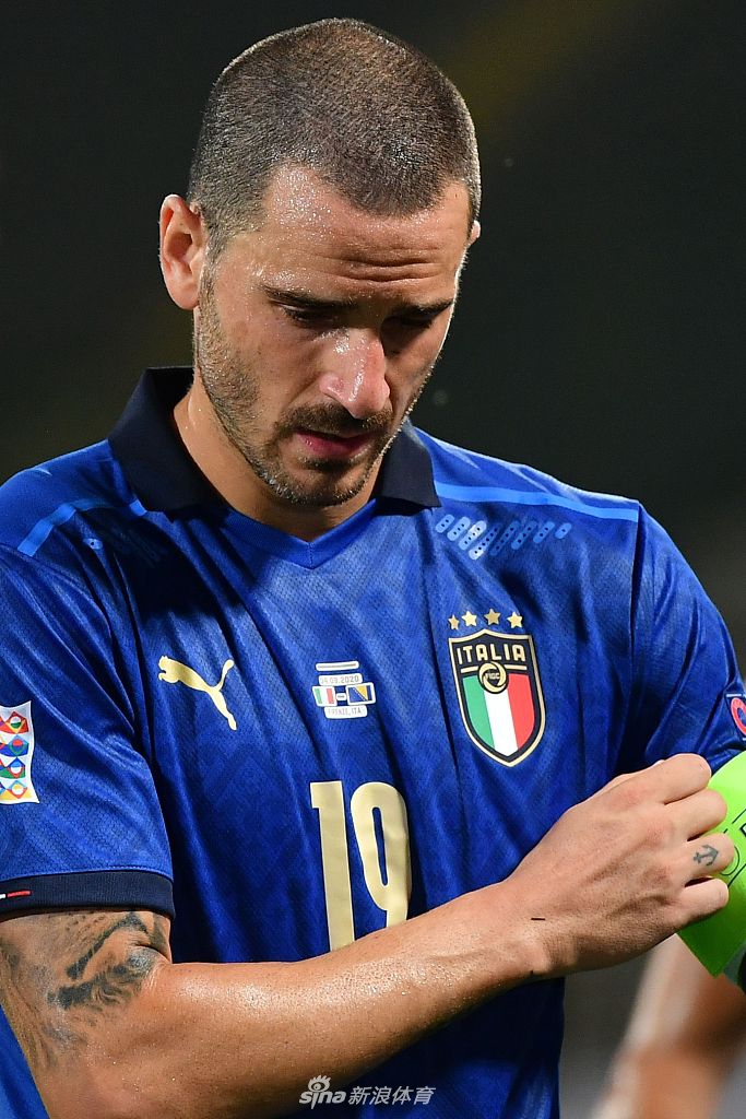 关于意大利大胜波黑，锁定小组头名的信息