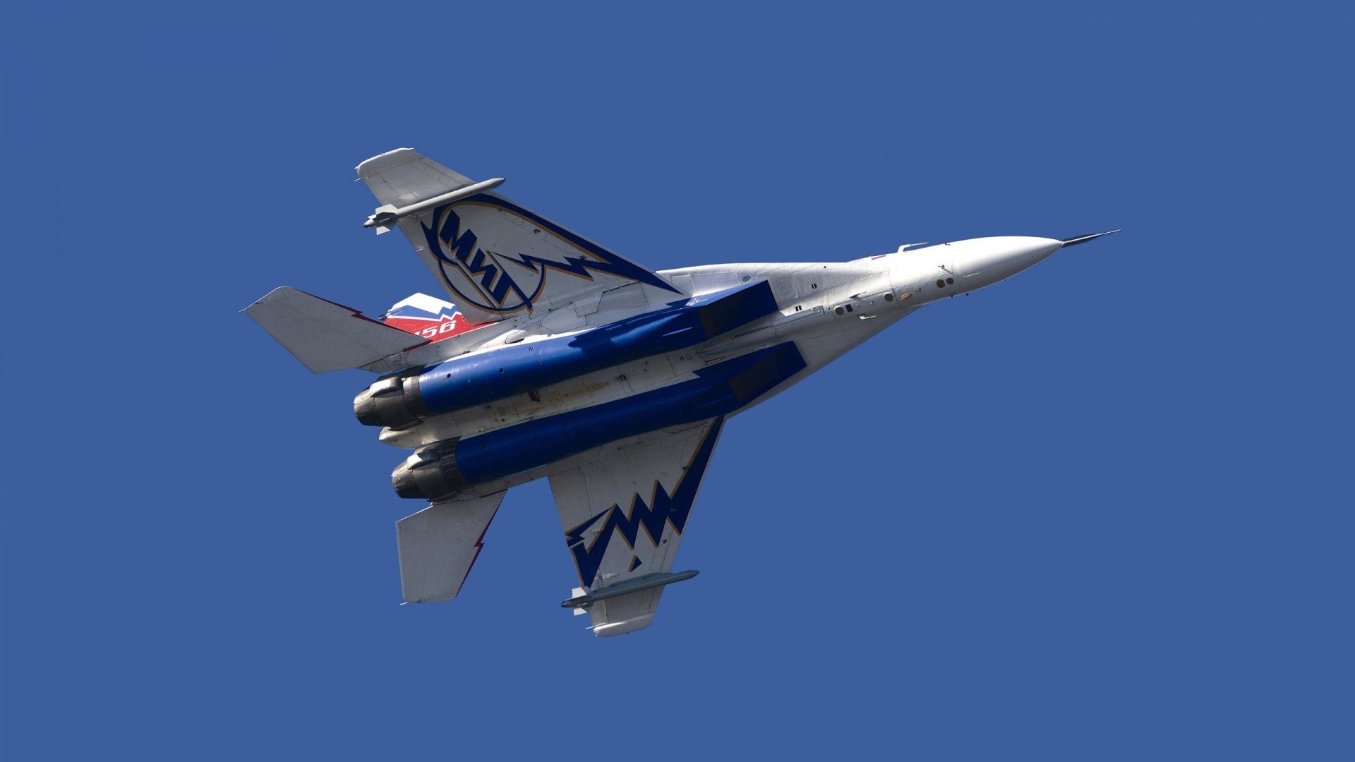 篮球全球化下的双雄争锋，北京队绝杀老鹰与克莱德甲争冠战接管比赛