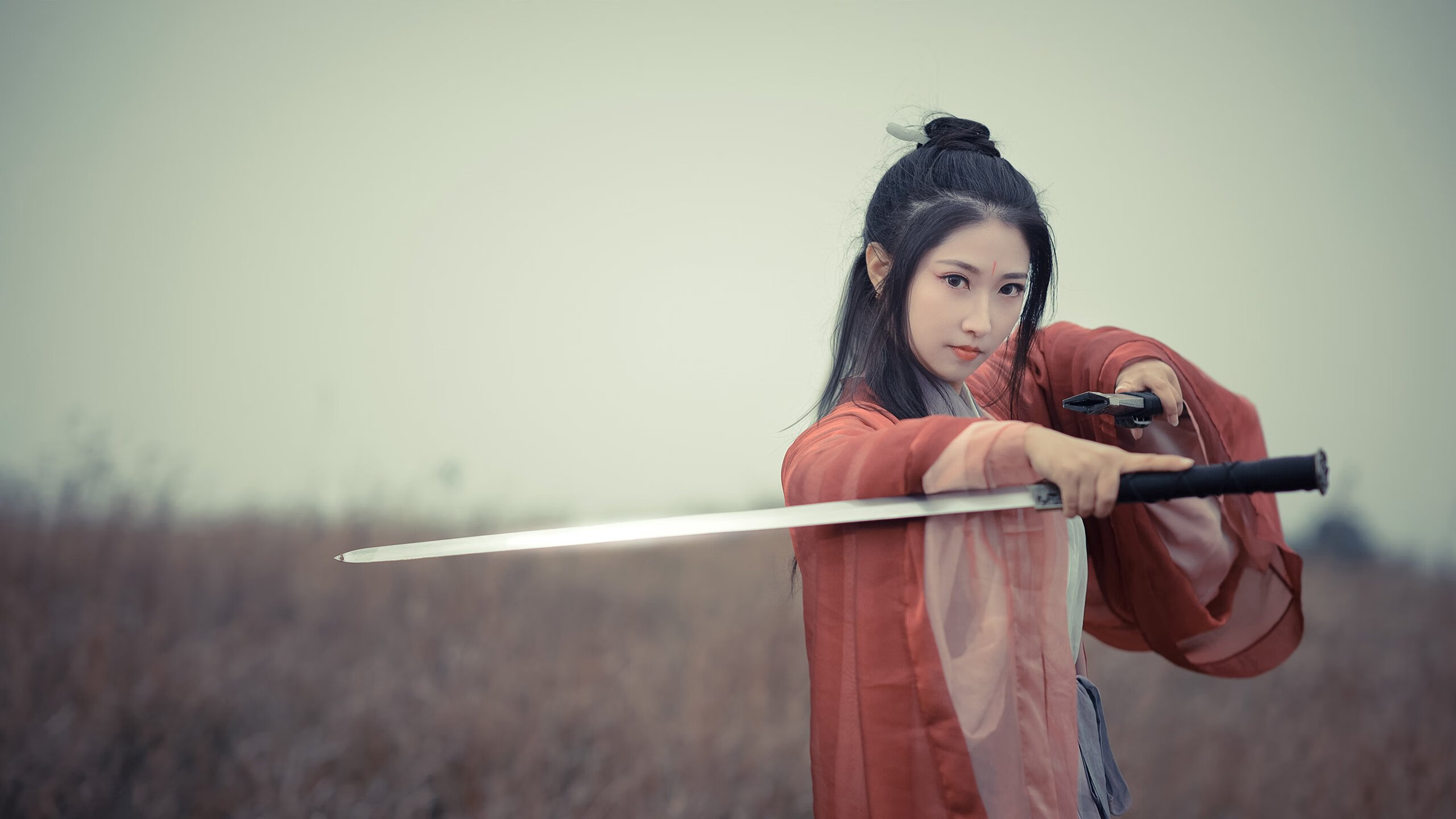 同一片绿茵，两种疯狂，当精密计算遭遇野性迸发