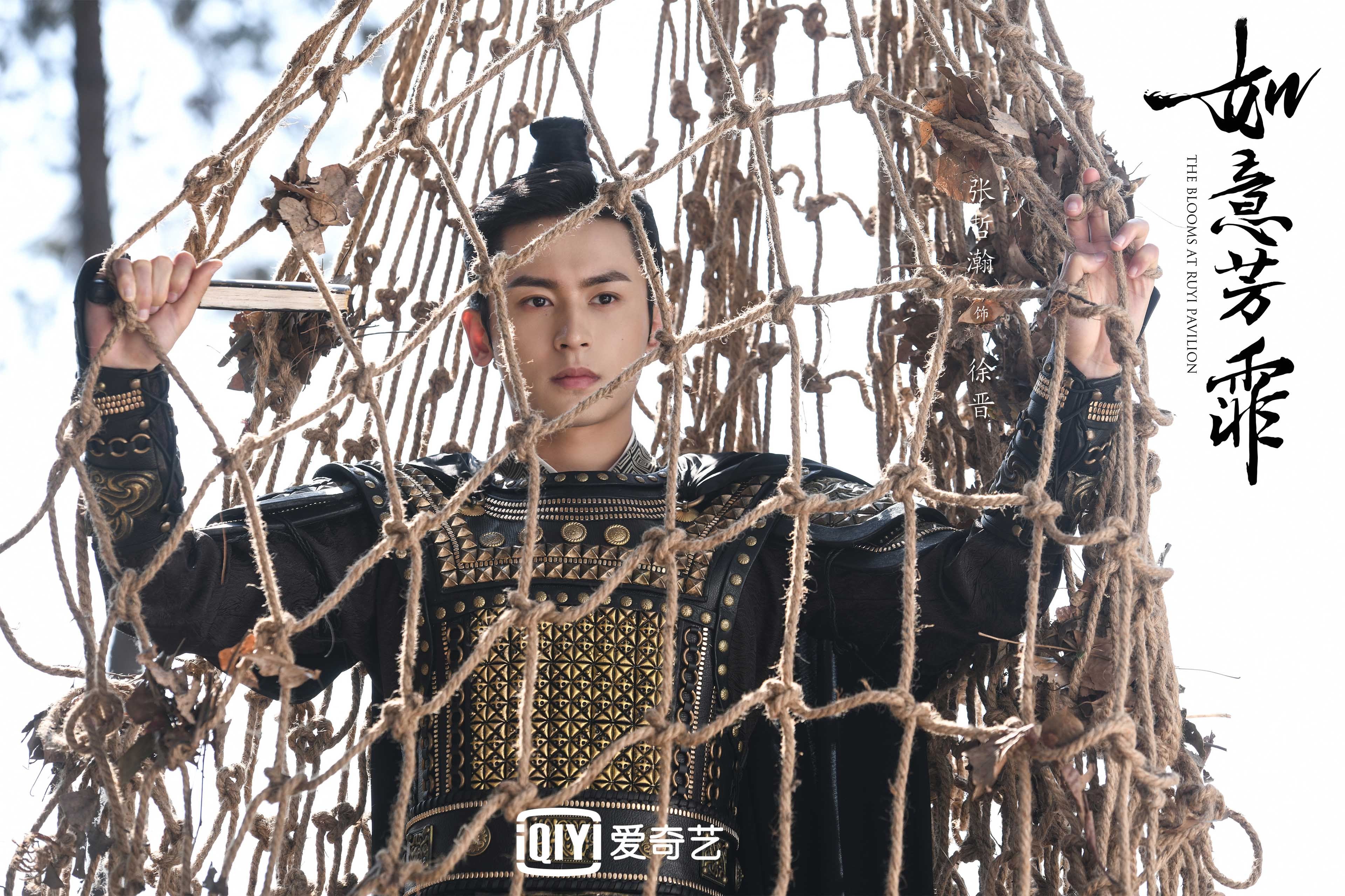 英超争冠悬念如履薄冰，篮球赛场却演预知结局？体育魅力的双面镜